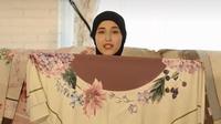 Tutorial Hijab Adelia Pasha (Dok.Vidio.com)