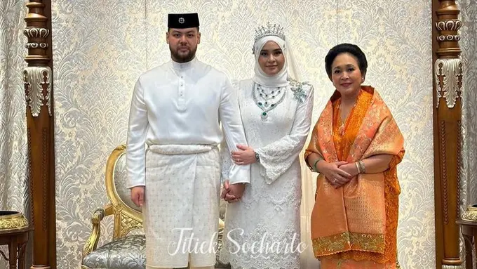 Gaya Titiek Soeharto Saat Hadir di Pernikahan Putri Kerajaan Pahang Malaysia