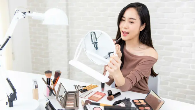 Tips Padu Padan Makeup Sesuai Dress yang Dipakai, Biar Cantik di Berbagai Occasion