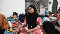 Untuk diketahui, golden time merupakan istilah yang menjadi prosedur wajib untuk penyelamatan korban bencana, apakah itu gempa bumi, tanah longsor, banjir, gunung meletus, dan tsunami. Golden time mewakili kondisi korban bencana yang memiliki waktu bertahan selama tiga hari tanpa makan dan minum di tengah situasi, seperti terjepit reruntuhan. (AP Photo/Achmad Ibrahim)