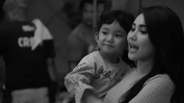 [Bintang] Bikin Terharu, Ini 8 Potret Kebersamaan Ayu Ting Ting dan Bilqis