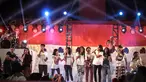 Ratusan artis dan musisi memeriahkan acara Syukuran Rakyat Salam 3 Jari di kawasan Monas Jakarta, (20/10/14). (Liputan6.com/Faizal Fanani)