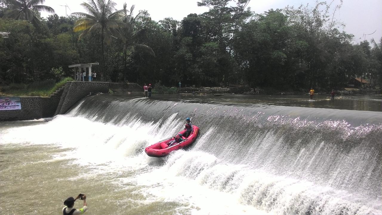 Arung Jeram Maut