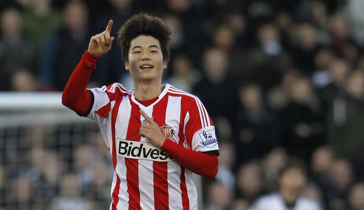 Ki Sung-Yueng menghabiskan delapan setengah musim berkarier di Liga Inggris. Ia tercatat pernah membela Swansea City, Sunderland, dan Newcastle United. Selain itu, Sung Yueng juga pernah bermain di Glasgow Celtic dan Real Mallorca. (AFP/Ian Kington)