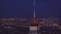 Pencakar langit One Trade Center salah menyalakan warna lampu saat berkabung atas tragedi bom Brussel, Belgia. (Fox9)