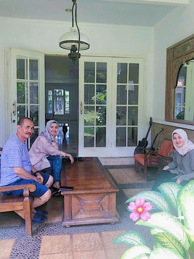 7 Potret Hangat Laudya Cynthia Bella dan Sang Ayah yang Jarang Tersorot