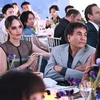 Cinta Laura menjadi salah satu tamu VIP yang hadir di acara makan malam Tory Burch di Singapura. Foto: Document/Tory Burch.