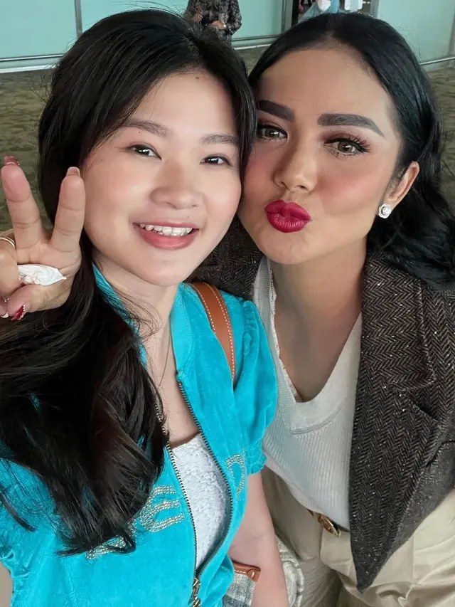 Pertemuan Krisdayanti dan Felicia Tissue