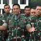 KSAD Jenderal TNI Andika Perkasa (tengah) memberi keterangan pers di Mabes TNI AD, Jakarta, Rabu (9/10/2019). (Liputan6.com/Pool/Dispen TNI AD)