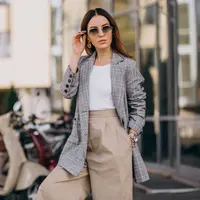 Tips Wanita Tetap Stylish Meski Punya Banyak Aktivitas Setiap Hari Tanpa Ribet. (senivpetro/Magnific)