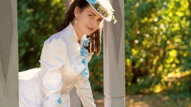 gadis Ukraina kenakan pakaian abad ke-19