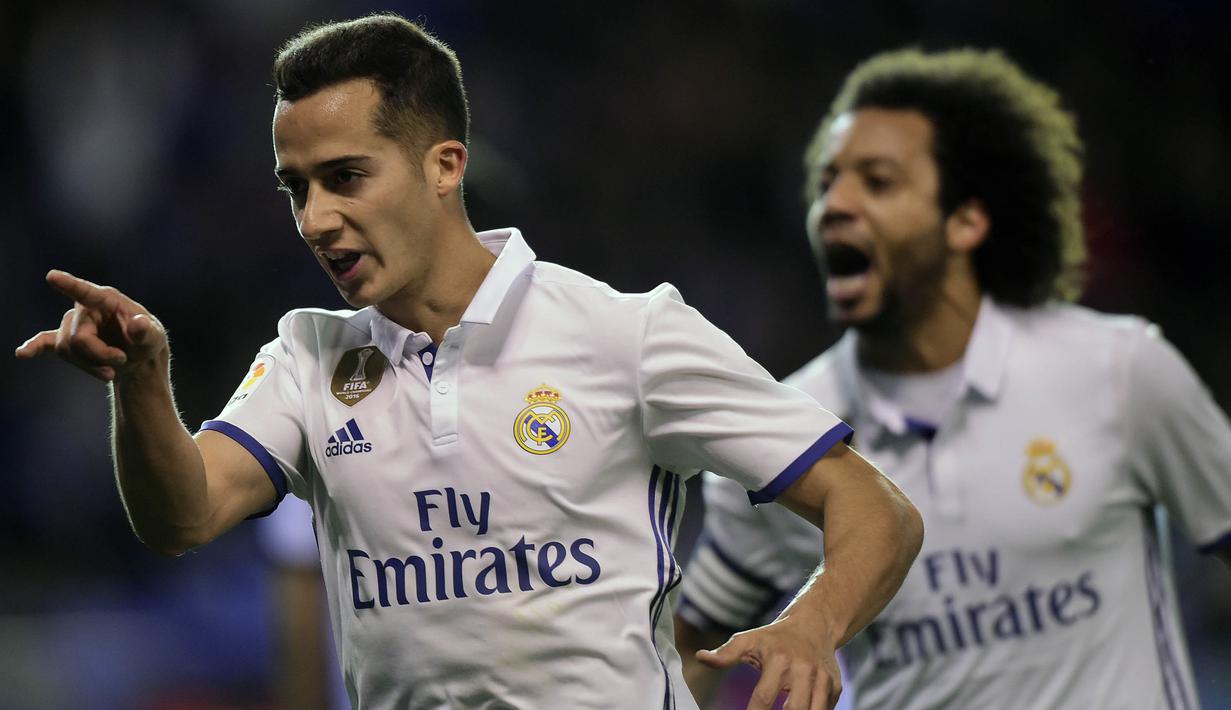 Striker Real Madrid, Lucas Vazquez, merayakan gol yang dicetaknya ke gawang Deportivo  pada laga La Liga di Stadion Riazor, La Coruna, Rabu (26/4/2017). Deprtivo kalah 2-6 dari Madrid. (AFP/Miguel Riopa)