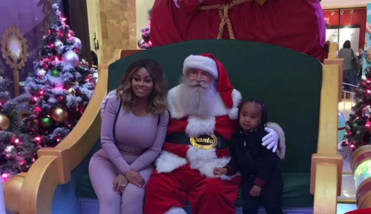 Bukan King Cairo kalau tidak punya keinginan aneh. Sempat bertanya pada Kylie Jenner apakah sedang hamil atau tidak, saat ini King ingin menggunakan nama Kardashian seperti adiknya yang baru lahir. (Instagram/blacchyna)