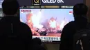 Sebuah layar TV menampilkan gambar peluncuran misil Korea Utara selama program berita di Stasiun Kereta Api Seoul di Seoul, Korea Selatan, Jumat (10/3/2023). Kantor Berita Pusat Korea resmi Pyongyang mengatakan bahwa Kim mendesak pasukannya selama latihan hari Kamis untuk bersiap setiap saat untuk "menanggapi dan menahan" aksi militer musuh-musuh Korea Utara, yang menurutnya sedang berlangsung dengan "segala macam perang". (AP Photo/Ahn Young-joon)