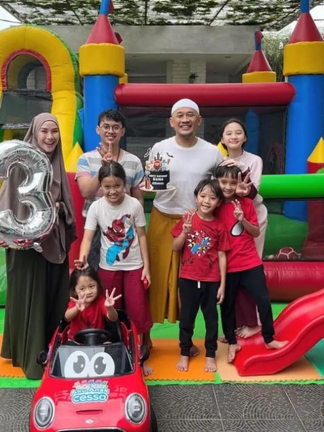 Zaskia Adya Mecca dengan hijab syar'i (Instagram/zaskiadyamecca)