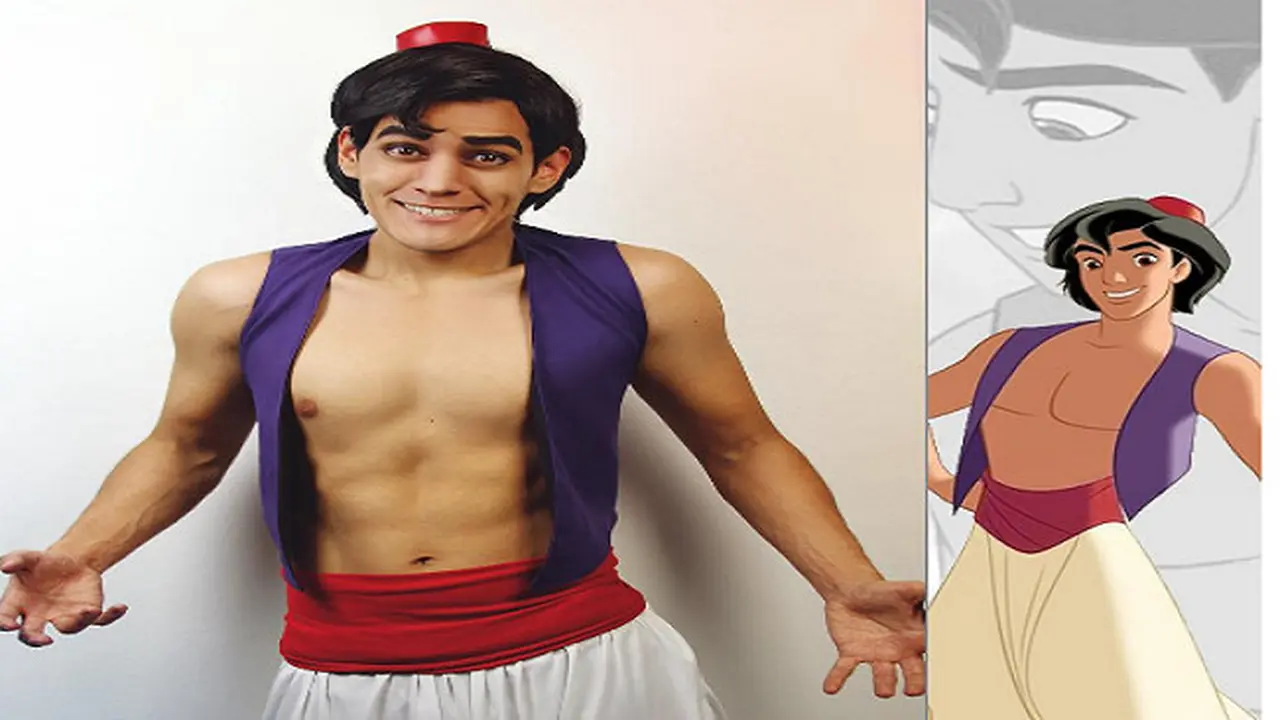 Cosplay Tokoh Disneyland, Pria Ganteng Ini Bikin Pangling