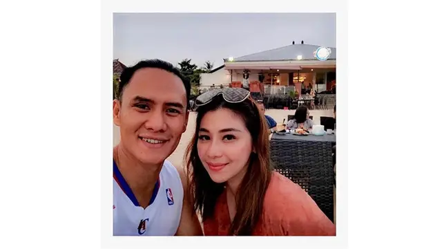 Jarang Terekspose, Ini 7 Potret Mesra Choky Sitohang dan Istri
