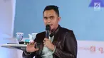 Presenter Valentino menjadi pembicara dalam acara Emtek Goes To Campus (EGTC) 2018 di Universitas Gajah Mada, Yogyakarta, Rabu (17/10). Valentino membagi kisahnya dari pengacara sampai menjadi presenter. (Liputan6.com/Herman Zakharia)