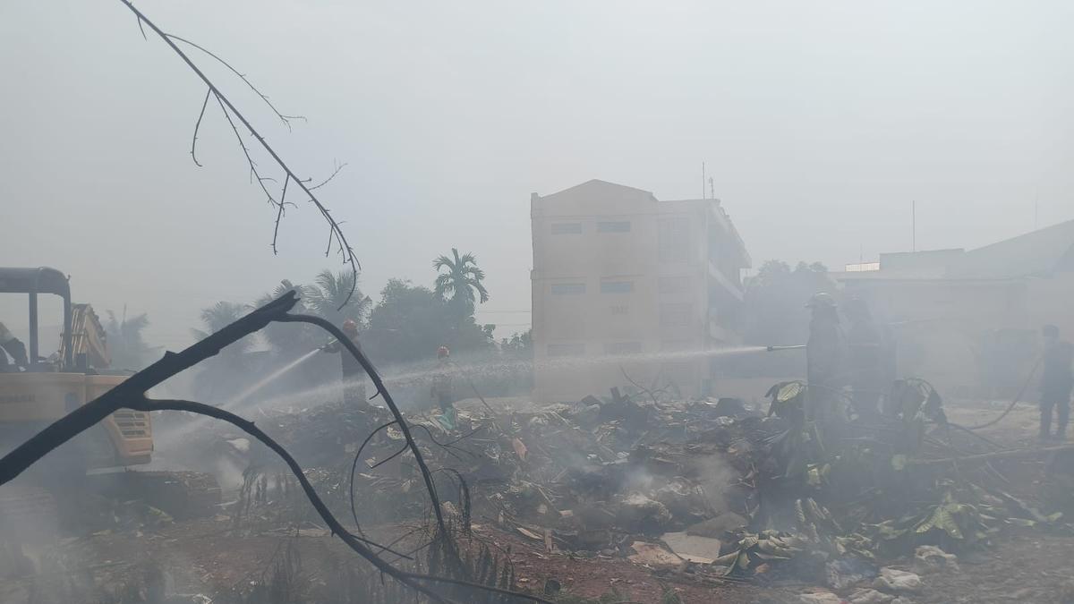 32 Jam Membara, Kebakaran Lahan di Tangsel Padam