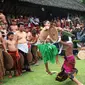 Perang Pandan merupakan tradisi di Desa Tenganan, Kabupaten Karangasem, Bali. (Liputan6.com/Dewi Divianta)