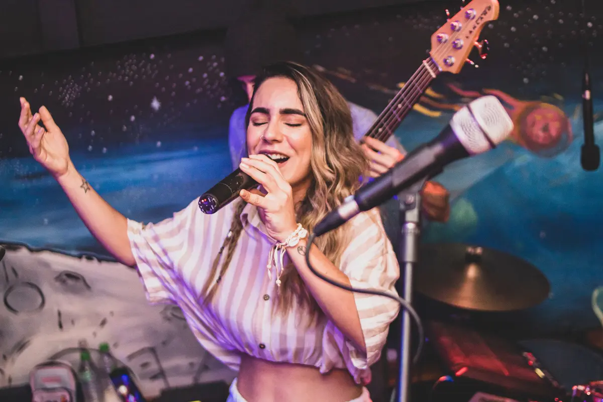 Ilustrasi karaoke.