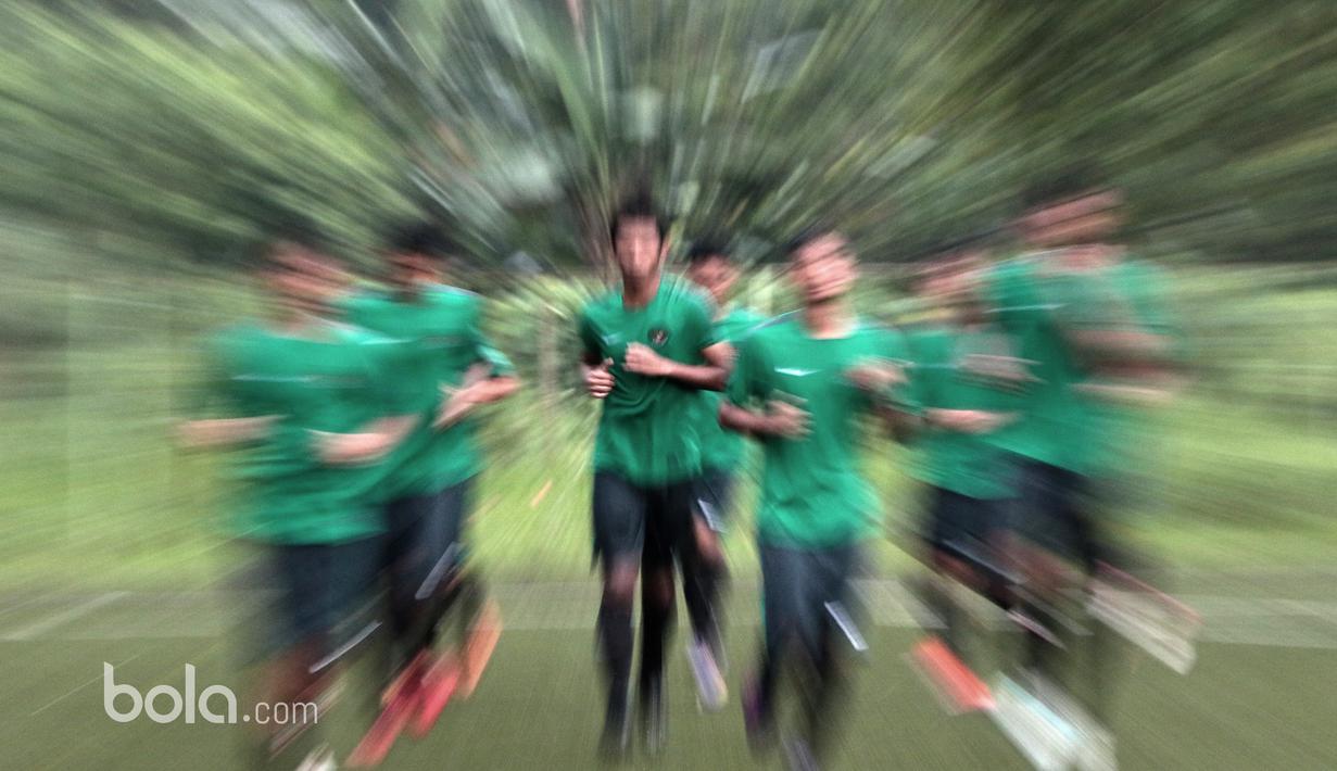 Ketahanan fisik merupakan salah satu kriteria pelatih dalam memilih pemain yang mengikuti seleksi Timnas Indonesia U-19 tahap pertama di Lapangan National Youth Training Center, Depok, Rabu (1/3/2017). (Bola.com/Nicklas Hanoatubun)