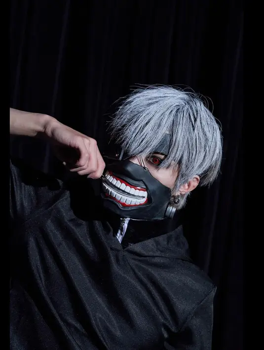 Salah satu kostum keren ditunjukkan Yang Yang. Ia memerankan karakter Kaneki Ken dari anime Tokyo Ghoul. (Instagram @nct)