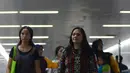 Warga bersiap mencoba menaiki moda raya Terpadu  Mass Rapid Transit  MRT di Stasiun MRT Bundaran HI, Jakarta, Jumat (29/3). Terkait tarif kereta MRT minimum yag telah disepakati adalah Rp.3000 sampai maksimum Rp.14.000 dari Lebak Bulus- Bundaran HI. (merdeka.com/Imam Buhori)