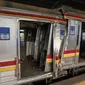 Kondisi Kereta Rel Listrik (KRL) yang mengalami kecelakaan di Stasiun Juanda, Jakarta, Rabu (23/9/2015). KRL nomor 1156 rute Kota - Bogor menabrak KRL 1154 tujuan sama saat tengah stand by di Stasiun Juanda.(Liputan6.com/Faizal Fanani)