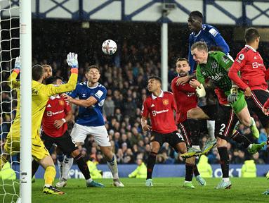 Kiper Everton, Jordan Pickford hampir saja menyetak gol penyeimbang ketika pertandingan antara Everton melawan Manchester United dalam lanjutan Premier League 2022/2023 menyisakan sedikit waktu. (AFP/Oli Scarff)
