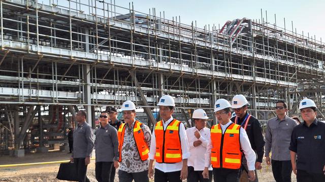 Presiden Jokowi di Smelter Freeport, Kabupaten Gresik, Jawa Timur. (Lizsa Egeham)