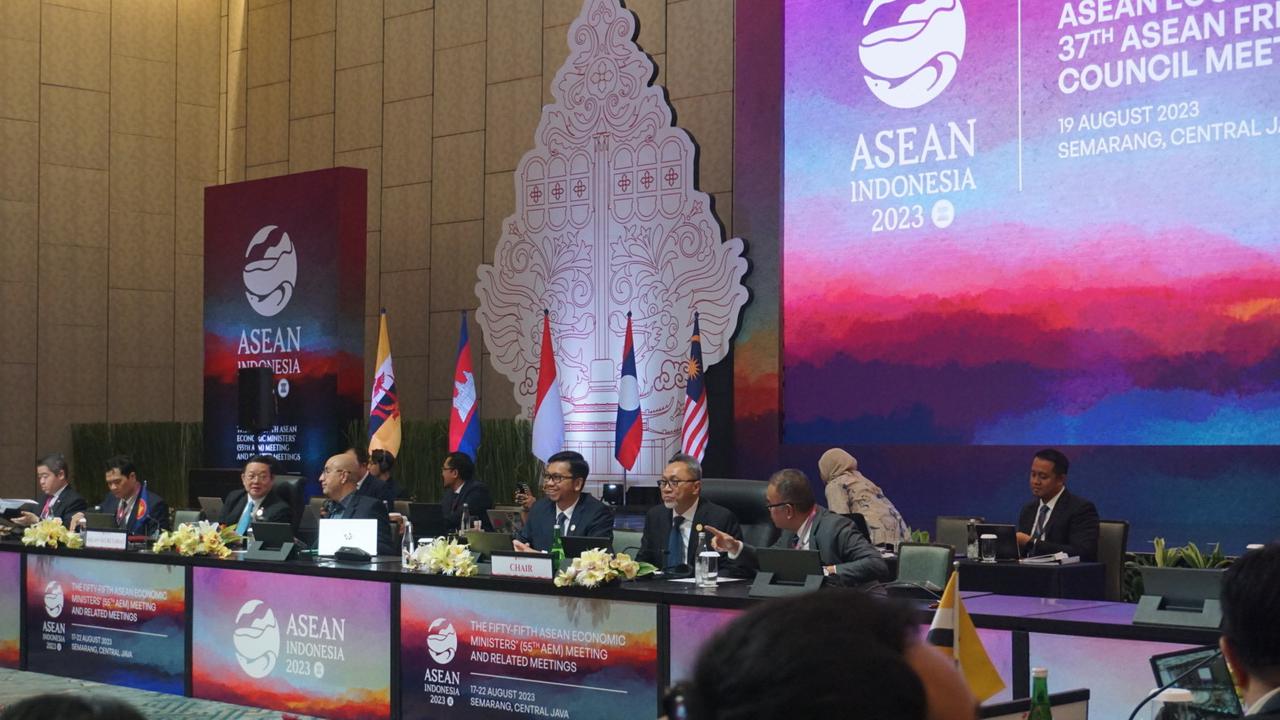 Menteri Perdagangan (Mendag) Zulkifli Hasan membuka pertemuan Dewan Kawasan Perdagangan Bebas ASEAN atau ASEAN Free Trade Area (AFTA).