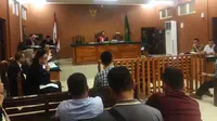 Sidang praperadilan di PN Baturaja terkait penetapan Wabup Ogan Komering Ulu Johan Anuar (Liputan6.com / Nefri Inge)