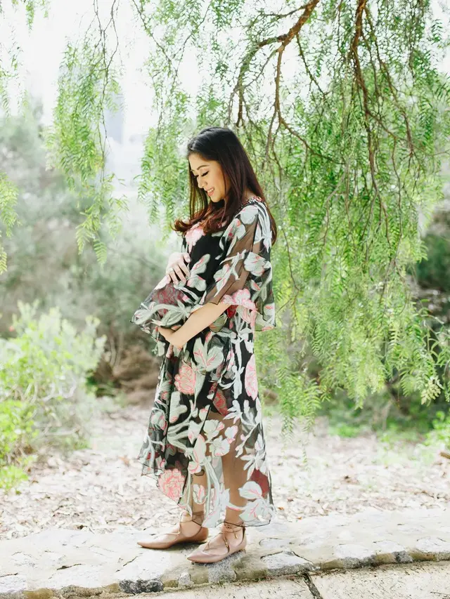 7 Potret Aliya Rajasa Istri Ibas Yudhoyono Hamil Anak Keempat, Baby Bump Kian Besar