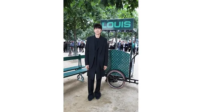 Tampil dengan Menawan, 5 Seleb Korea Ini Hadir di Paris Fashion Weeks 2019