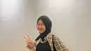 Sama seperti ABG lainnya, penampilan Adiba juga terlihat mengikuti tren yang ada. Tampil dalam busana bernuansa hitam serta kemeja, gaya OOTD Adiba satu ini juga bisa dijadikan inspirasi. (Liputan6.com/IG/@adiba.knza)