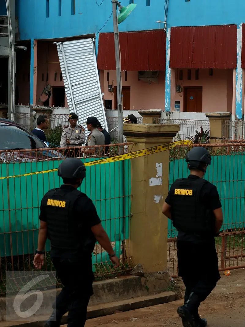 20161211- Olah TKP di Rumah Terduga Teroris Bekasi-Johan Tallo