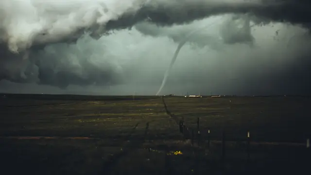 Angin Puting Beliung - Vania