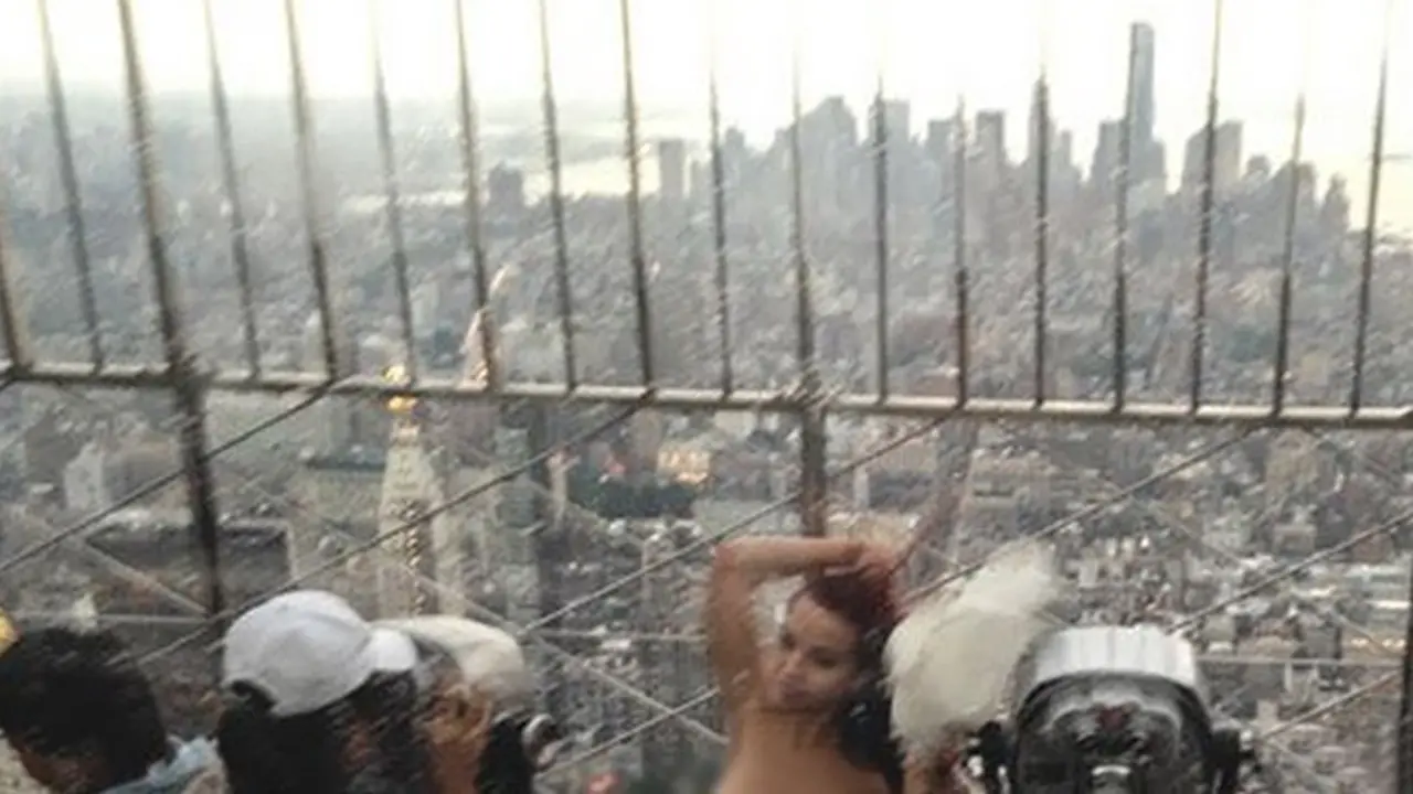 topless-140115b.jpg