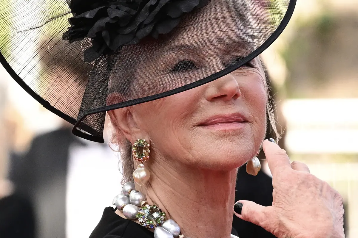 Helen Mirren dalam Festival Film Cannes 2025. (Miguel MEDINA / AFP)