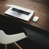 Menyeimbangkan profesi dan hobi bukan lah suatu hal yang sulit jika dengan cara yang tepat (Foto: Luca Bravo/Unsplash)