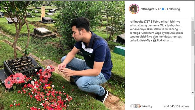 Raffi Ahmad mengunjungi makam Olga Syahputra (Instagram/ raffinagita1717)