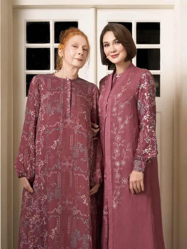 Potret Detail Gamis Motif Luna Maya