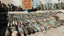 Sisa-sisa bahan peledak terlihat di sebuah kamp militer di Tripoli selatan, Libya (22/7/2020). Kementerian Pertahanan Libya dari pemerintahan yang didukung PBB pada Rabu (22/7) menghancurkan bahan peledak sisa perang dari berbagai daerah konflik di Tripoli selatan. (Xinhua/Hamza Turkia)
