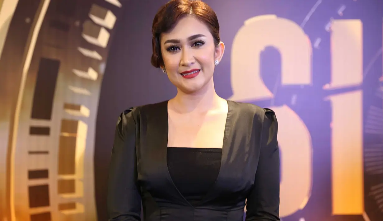 Menurut Sandy Arifin kuasa hukumnya, meski kliennya tidak bisa hadir, penambahan lantaran pertemuan orang tua murid yang tidak bisa ditinggal. (Nurwahyunan/Bintang.com)