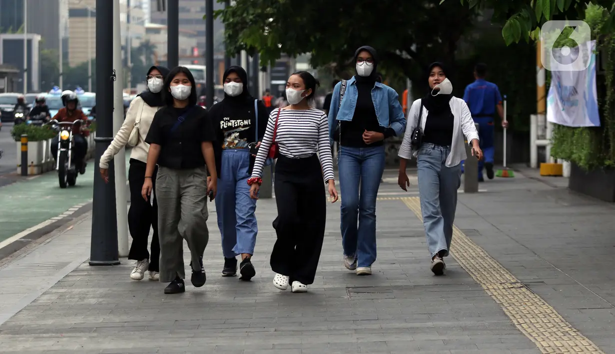 Tapi, pemerintah tetap menganjurkan masyarakat untuk menggunakan masker jika merasa dalam keadaan sehat dan untuk melindungi diri. (Liputan6.com/Helmi Fithriansyah)