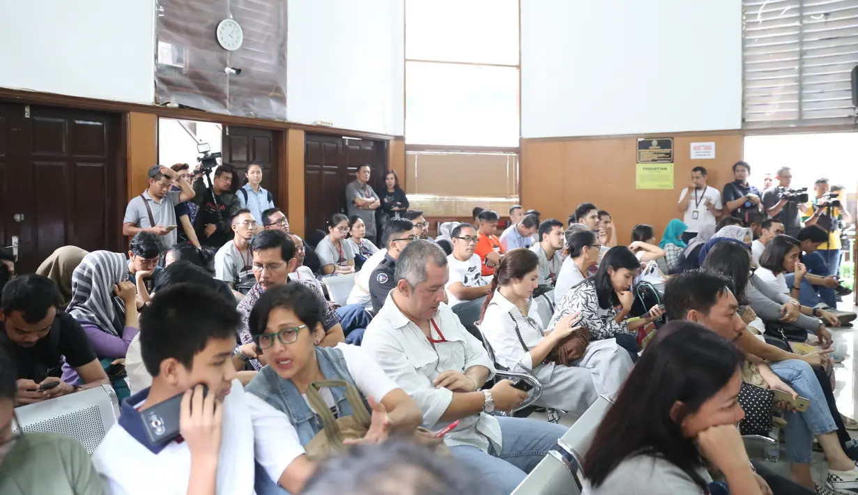 Artis Dukung Tio Pakusadewo