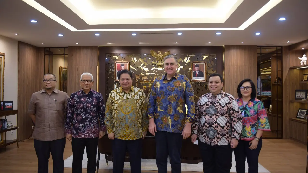 Dalam rangka pengembangan ekonomi dan transformasi digital di Indonesia, Menteri Koordinator Bidang Perekonomian Airlangga Hartarto menerima kedatangan General Manager IBM Asia Pacific Paul Burton di Jakarta, Selasa (21/6/2022).