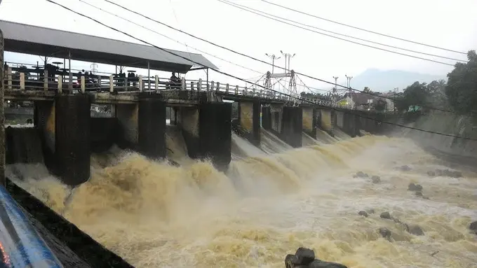 20160402-Bogor-Hujan-Bendungan-Katulampa-Siaga