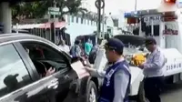 Dinas Perhubungan Jaktim tindak tegas mobil yang parkir liar di Jatinegara dan Matraman. Selain itu, ribuan penggemar lepas kepergian Ali.